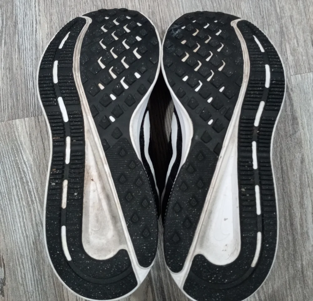 Nike Women's Run Swift 2 Black Running Shoes Sneakers Size 8
